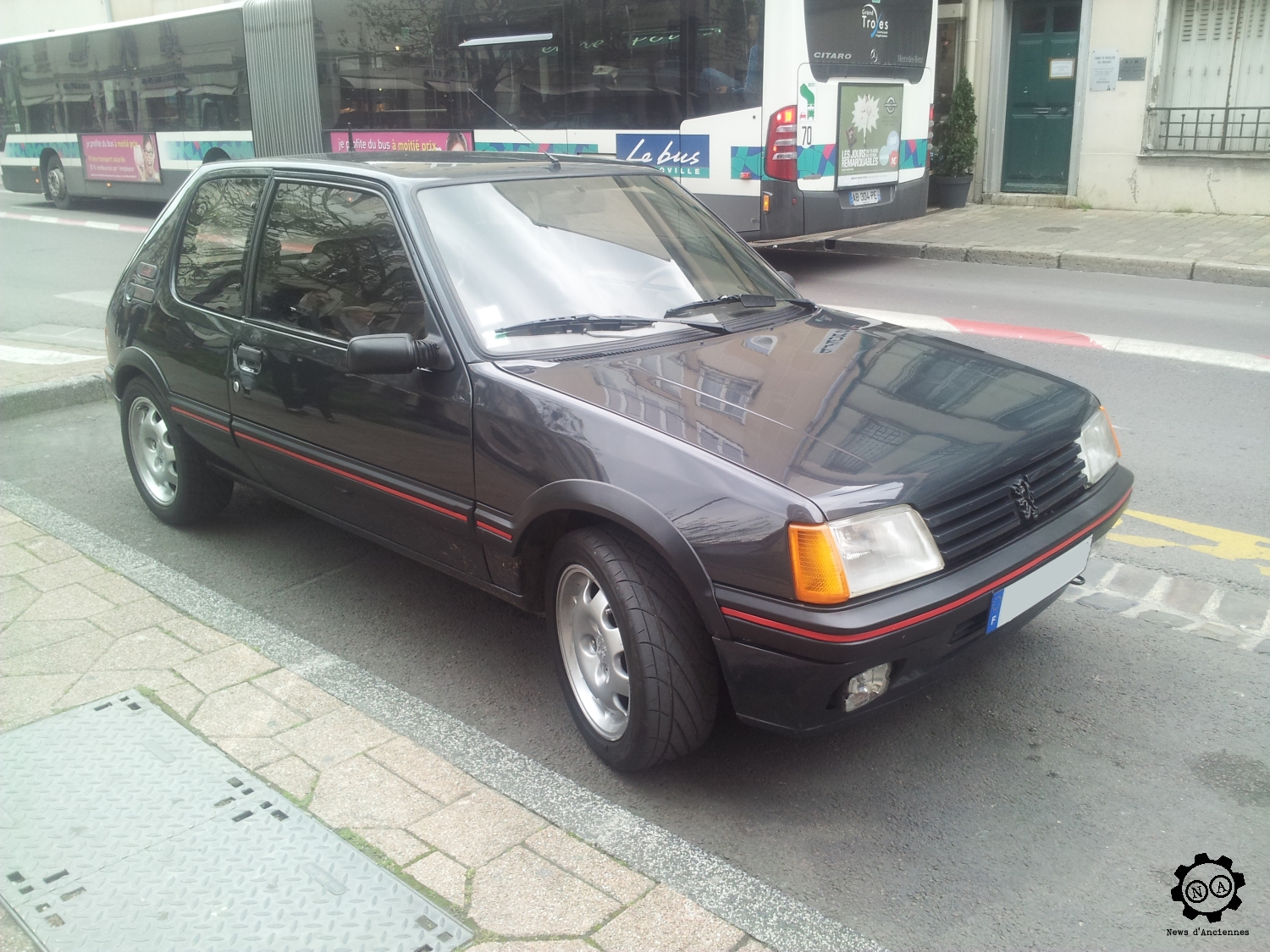 Vue dans la rue : Peugeot 205 GTI