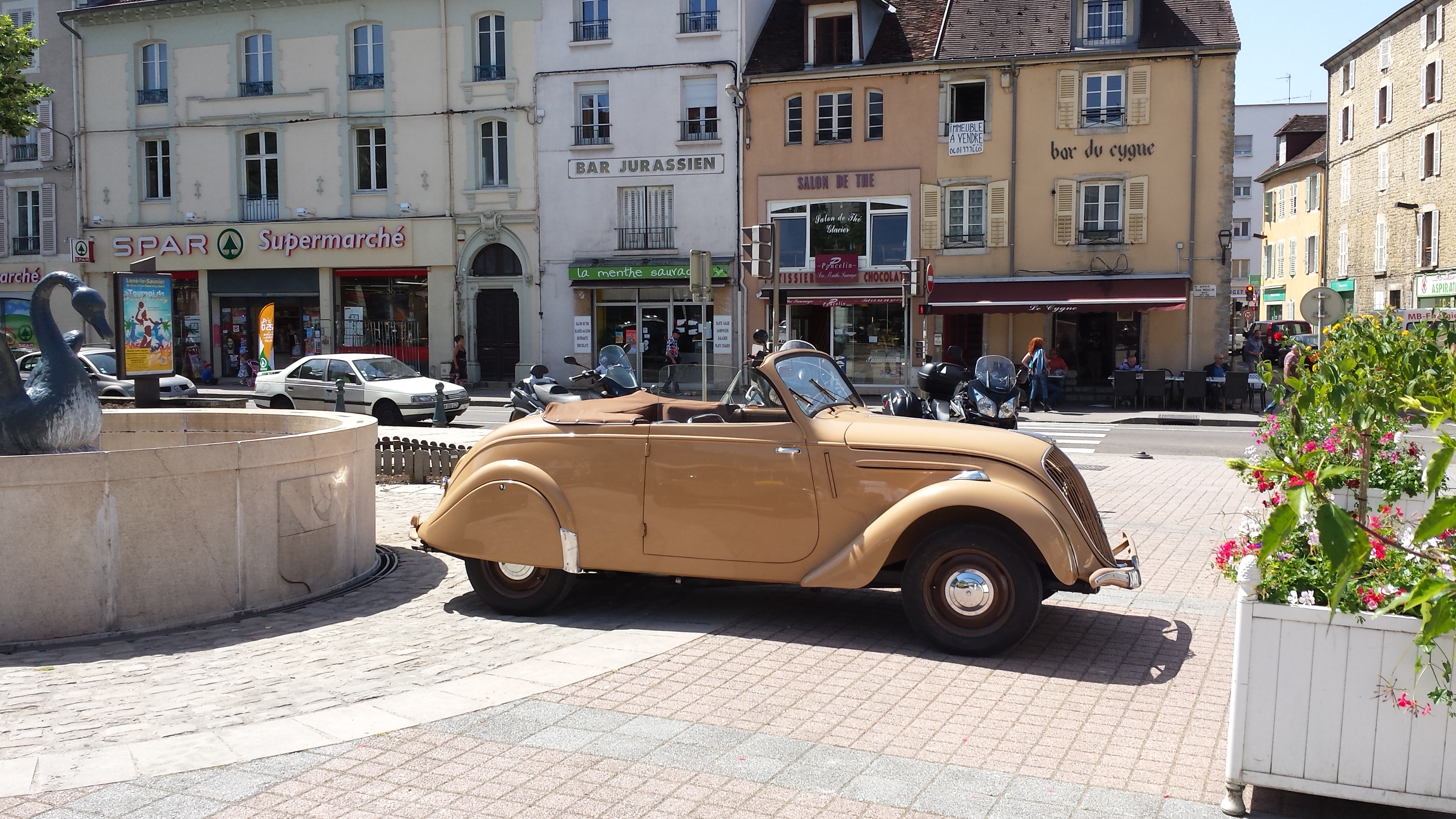 Vue dans la rue : Peugeot 202 Cabriolet
