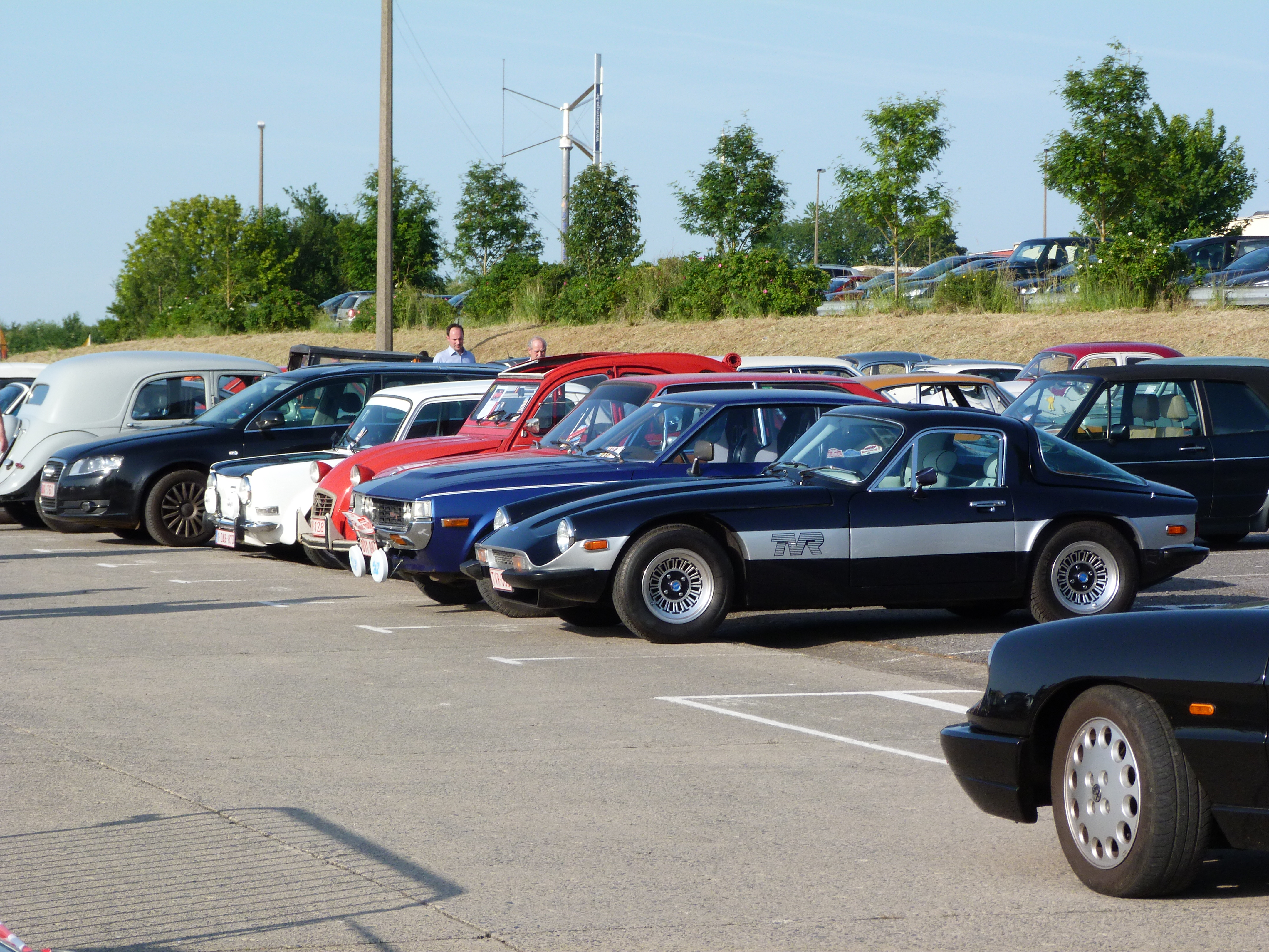 Retromoteur Ciney 2014 : Le parking Anciennes fait le plein