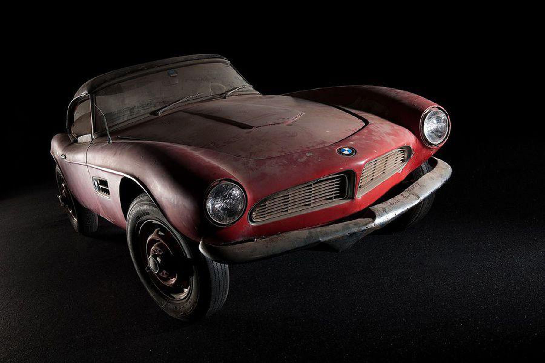 Une BMW 507 particulière sortie de grange