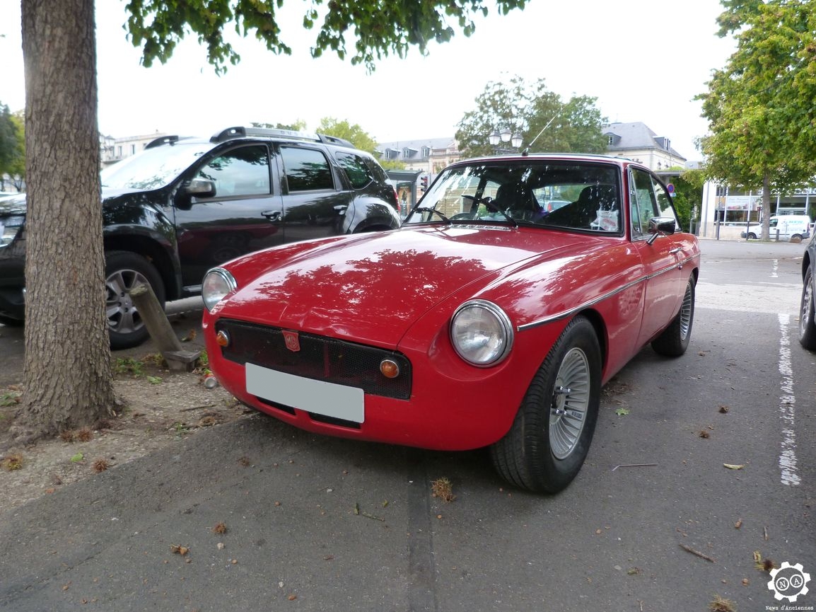 Vue dans la rue : MG B GT