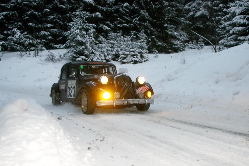 Une Traction au Rallye Monté Carlo Historique