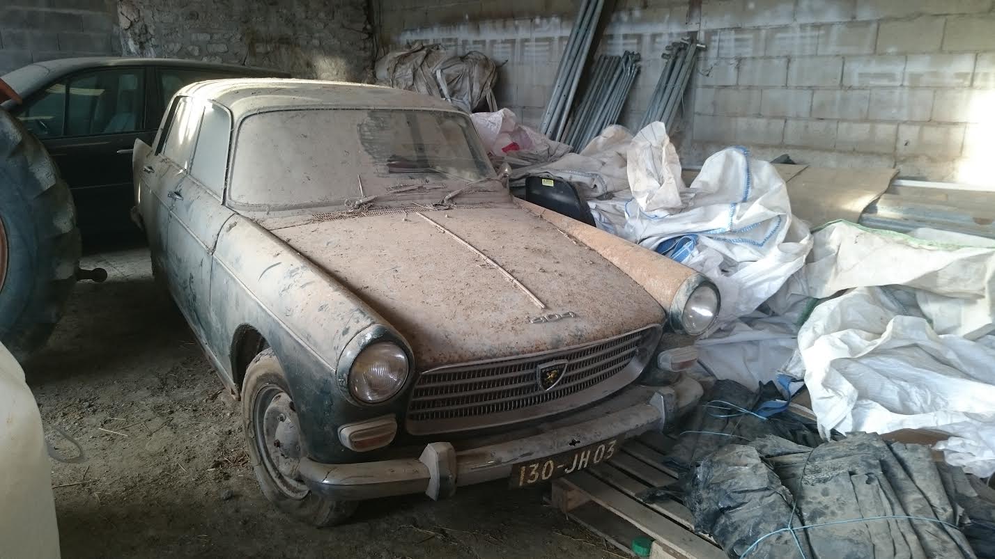 Sortie de Grange : Peugeot 404 des 60&rsquo;s