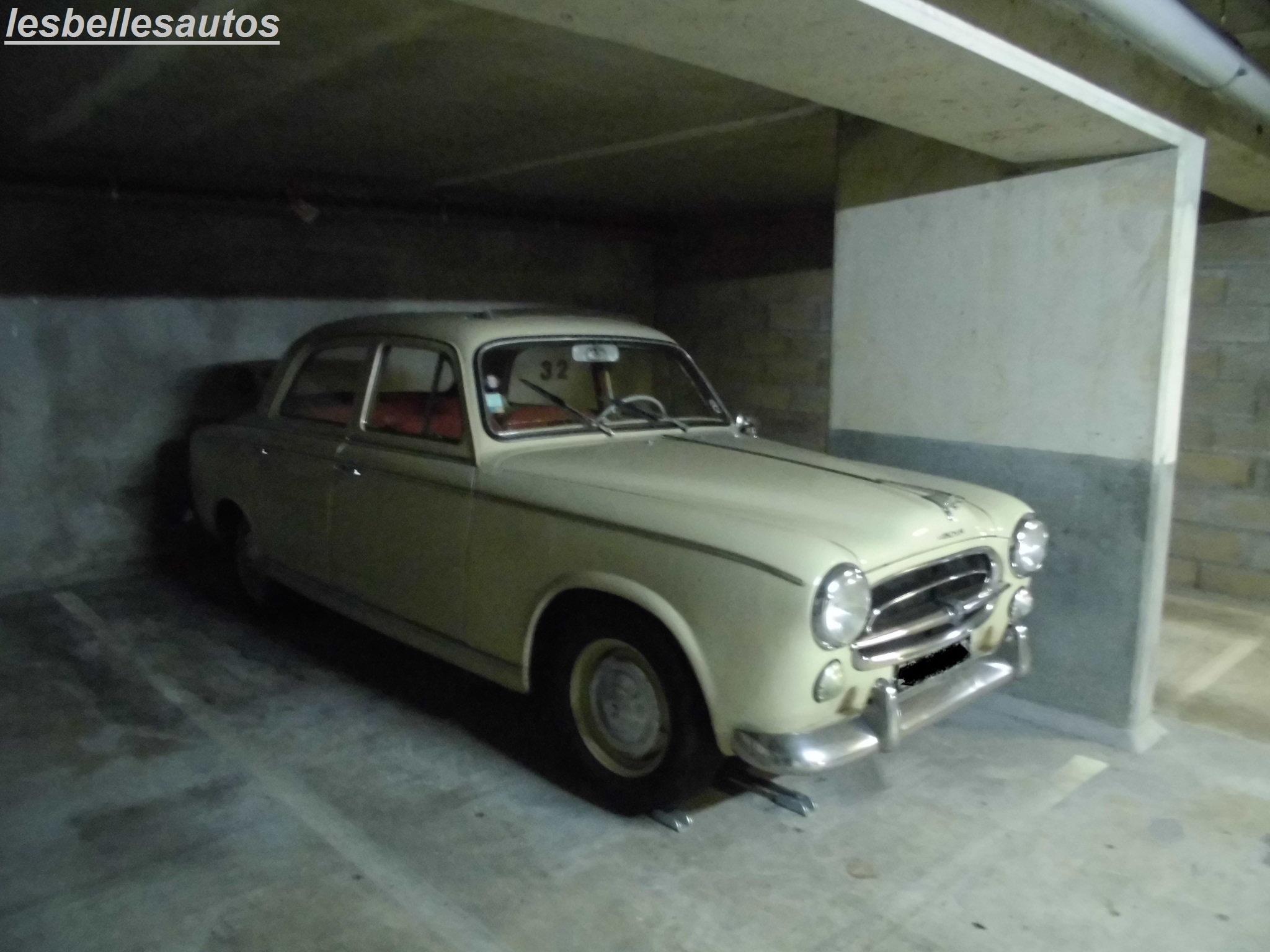 Vue dans la rue : Peugeot 403