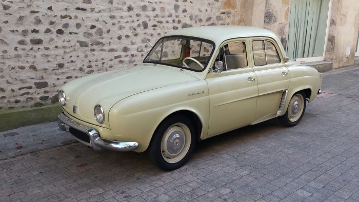 Vue dans la rue : Renault Dauphine