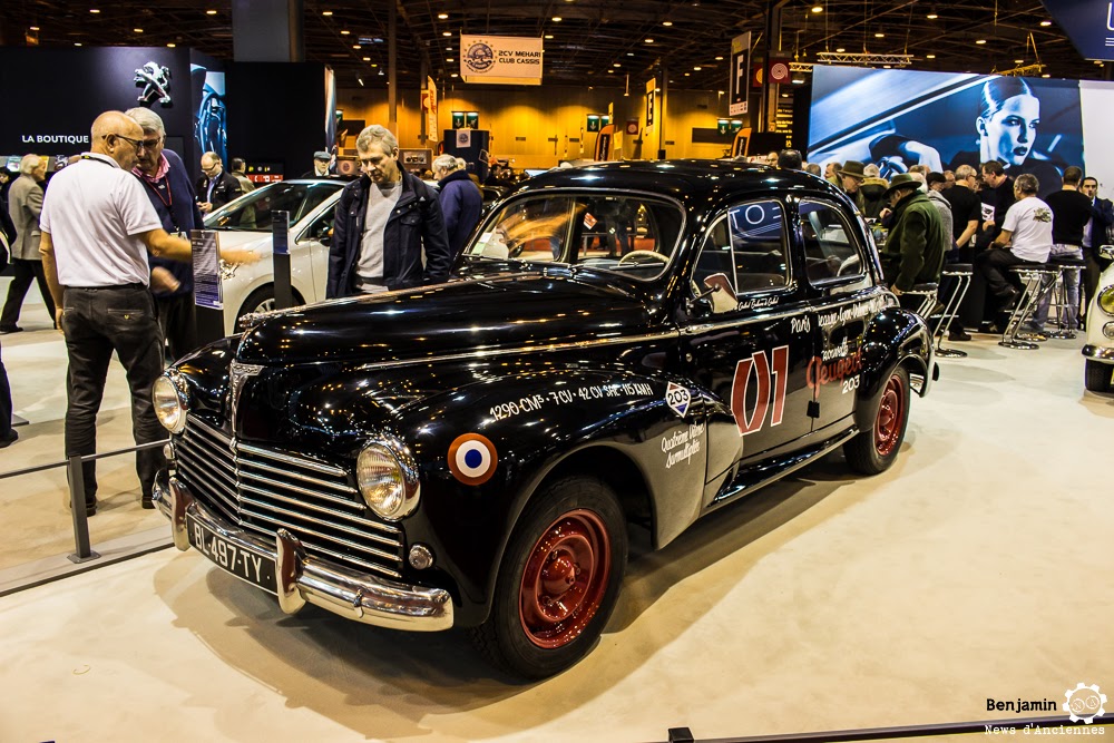 Deux Peugeot au départ du Tour Auto
