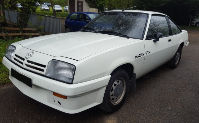 Vue dans la rue : une Opel Manta GTJ