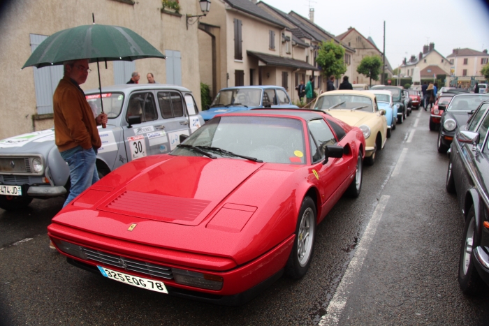 Autos et motos réunies au rallye des Teufs-Teufs du Cœur 2016