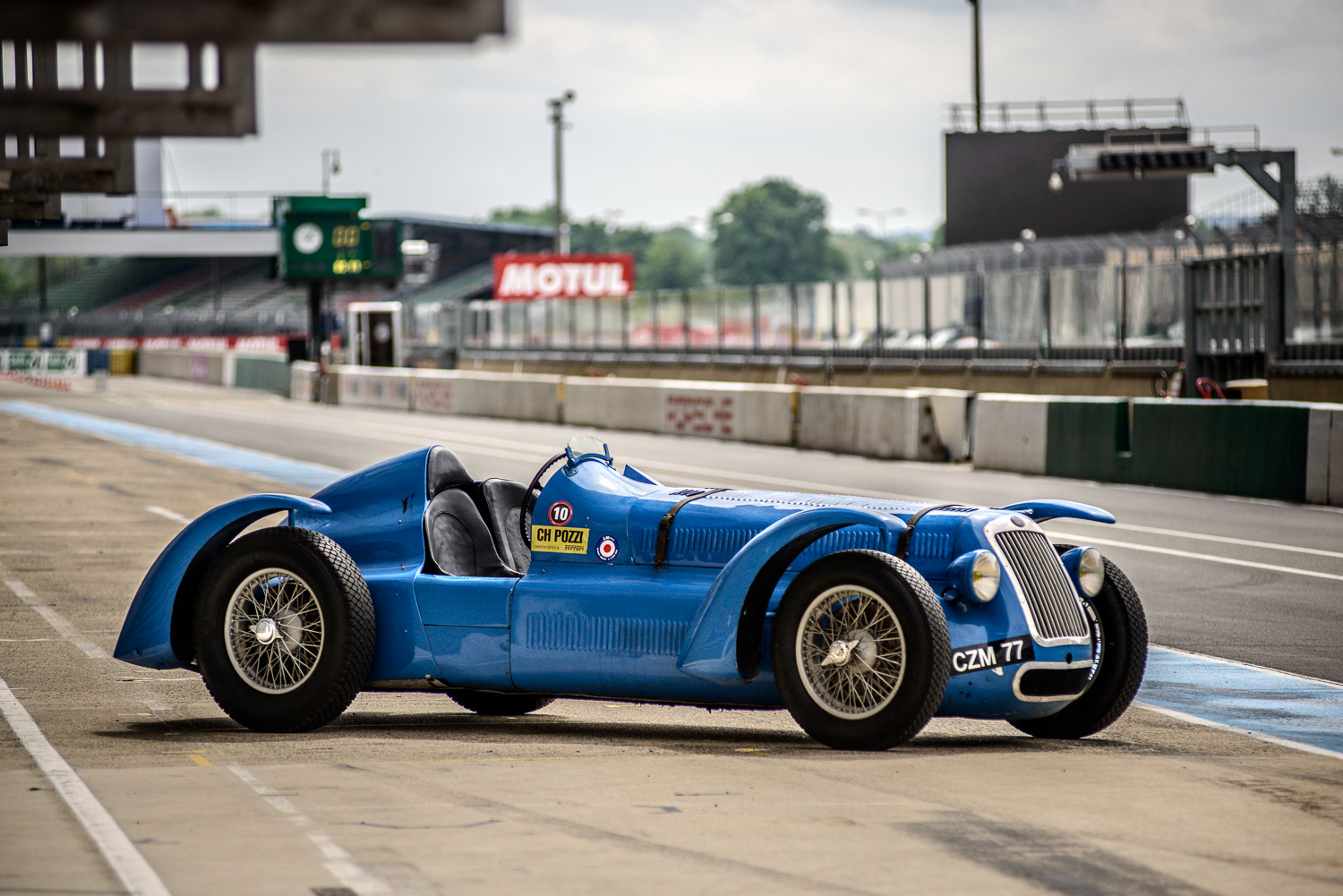 Beau Catalogue en Préparation pour Artcurial au Mans Classic