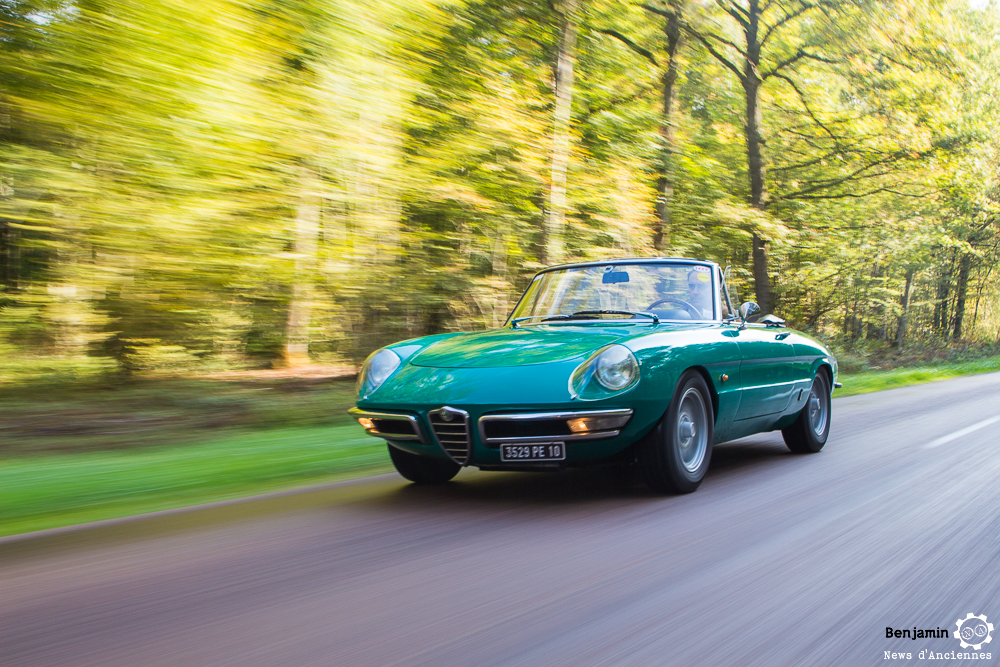 Une Vraie Idée de la Dolce Vita en Alfa Romeo Spider Veloce