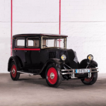 Artcurial On the Road Renault Mona Six Berline- On the Road