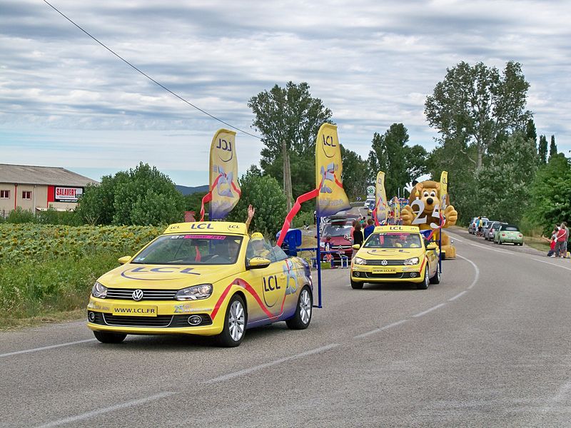 800px Étape 13 caravane 13- 2CV Cochonou