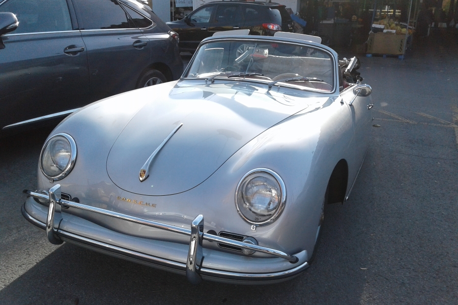 Vue à Montréal… une belle Porsche 356 Cabriolet