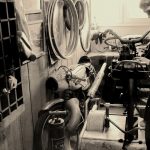 Réparateur de cylcomoteurs Musée de Lohéac 2017 F- Autobrocante Festival de Lohéac 2017