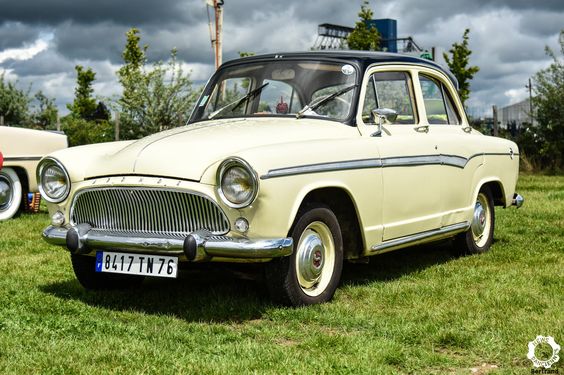Simca Aronde par Bertrand aux Rétros du Plateau 2017-