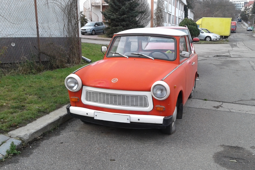 Dans les rues de Prague, une Emblématique Trabant 601