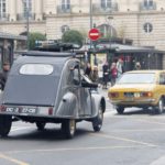 Citroën 2 CV AZ et Toyota Corolla Traversée de Rennes 2018- Traversée de Rennes 2018