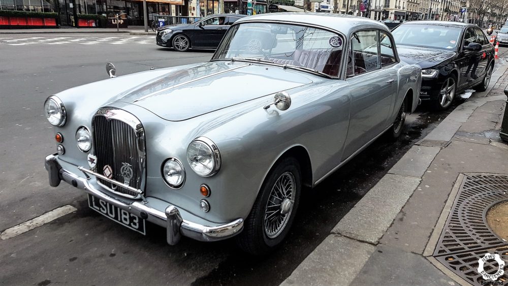 Vue dans la rue, une Alvis TD 21, Une Anglaise à Saint Germain Des Près !