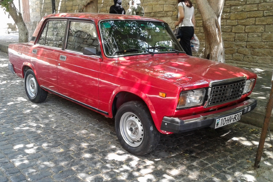 Dans les Rues de Bakou, une Lada Jigouli 2107
