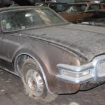 Sortie de Grange Hautes Pyrénnées Oldsmobile Toronado-