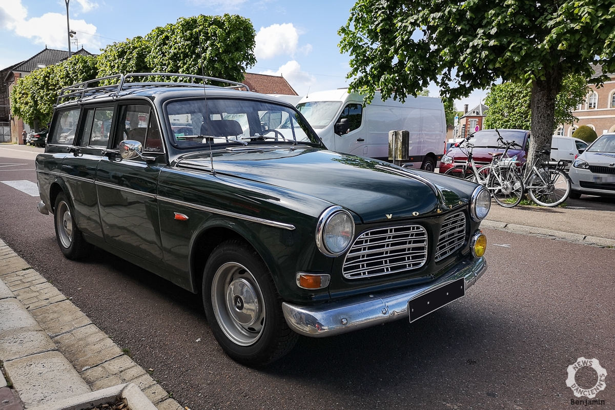 Une Volvo Amazon venue faire son marché