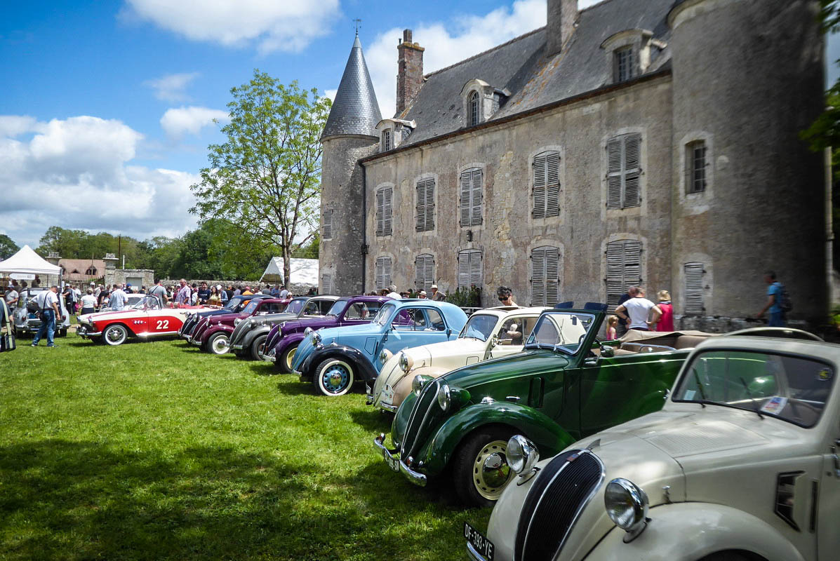 270 Simca réunies à Meung-Sur-Loire