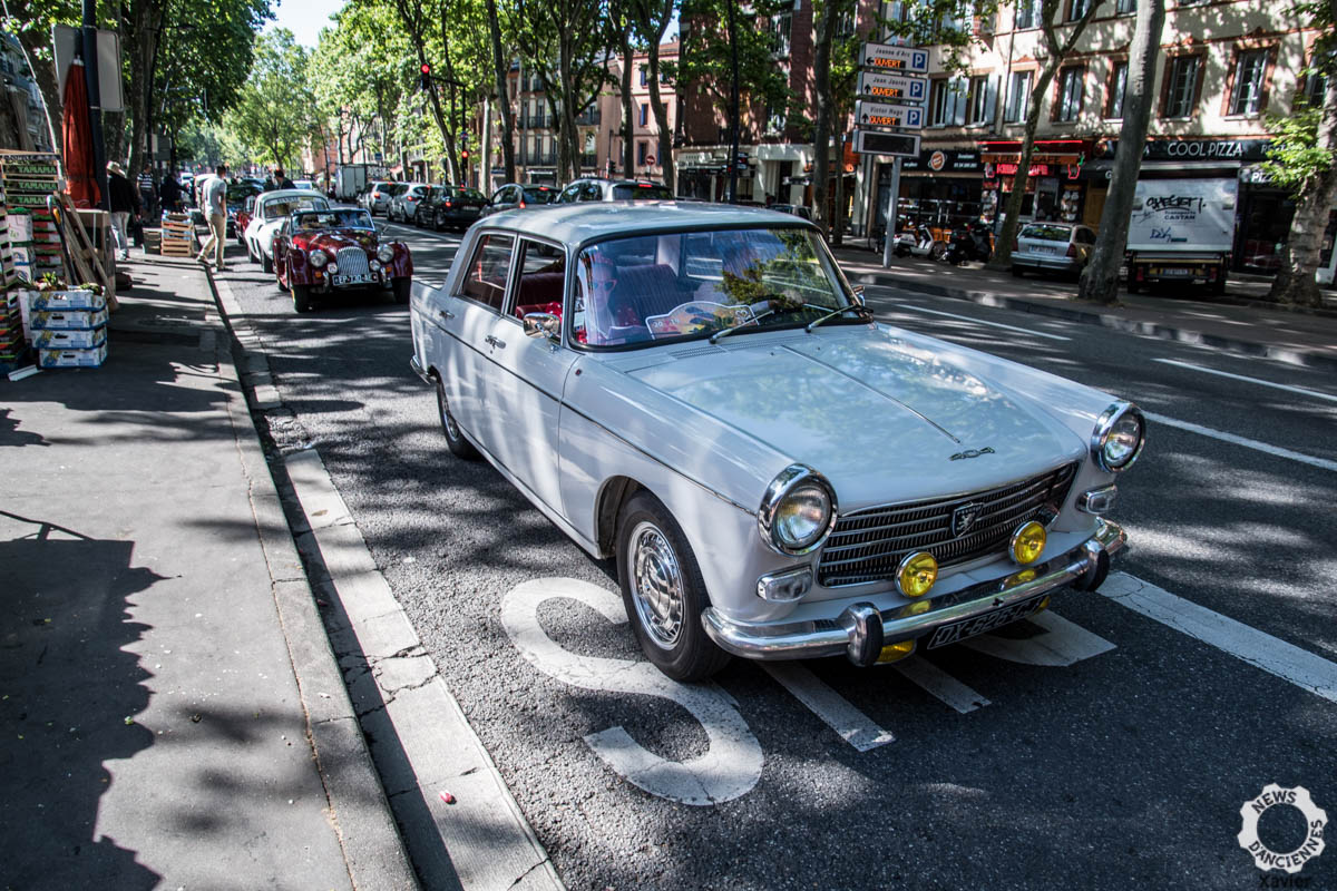 Traversée Historique de Toulouse 2019, des autos, des tracteurs et hommage aéronautique