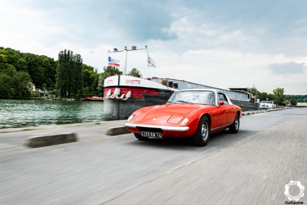 Au volant de la Lotus Elan +2, la « spacieuse » qui a su rester sportive