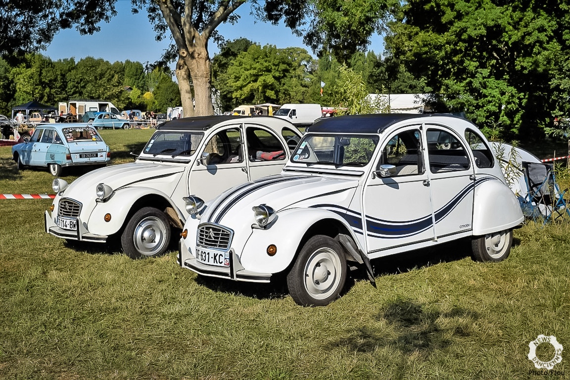 Bourse de Cheffes 2019, des deux 2CV et une belle fête