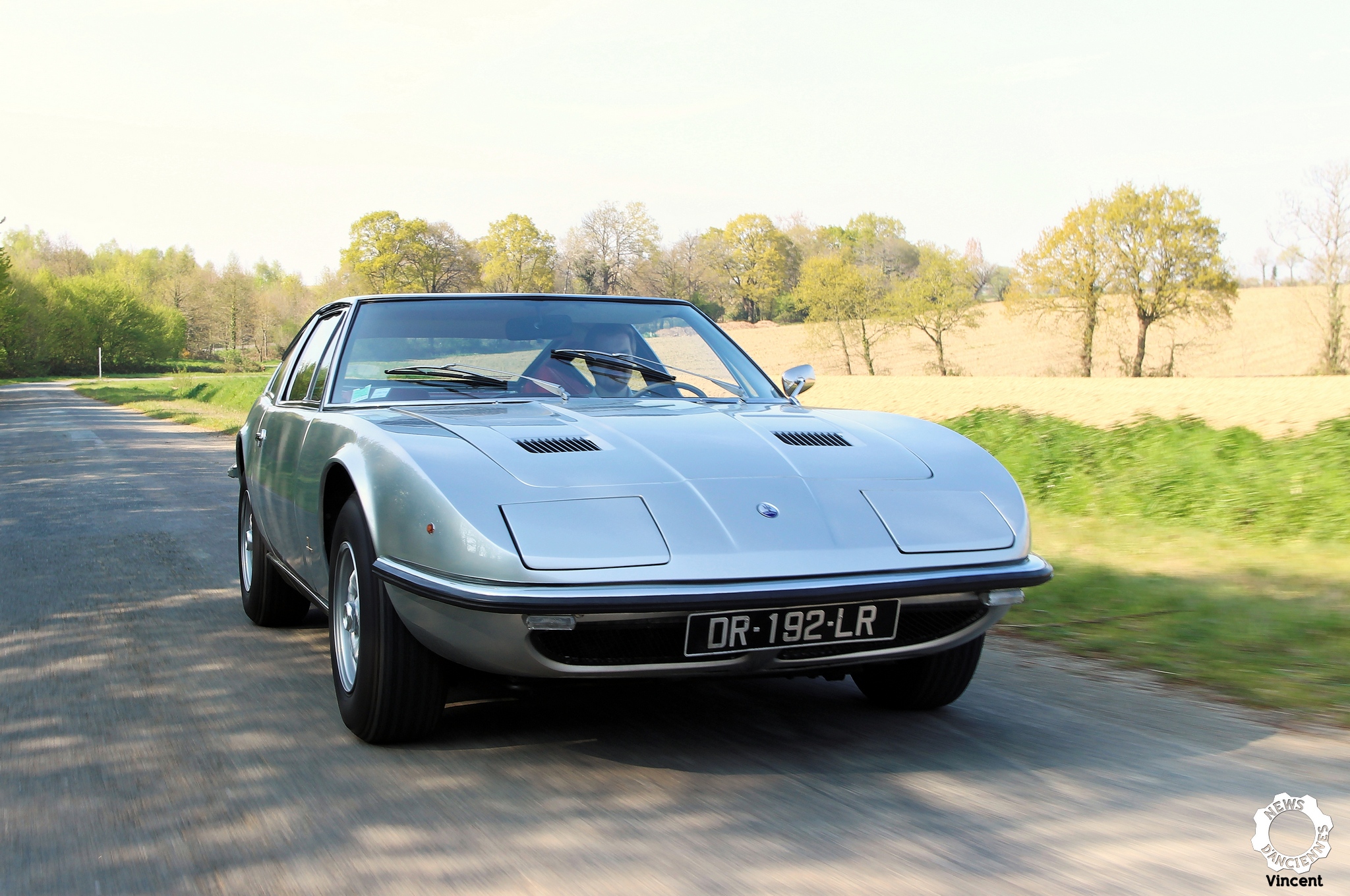 Un tour en Maserati Indy 4700 de 1971, pour emmener 4 personnes à 250 km/h !