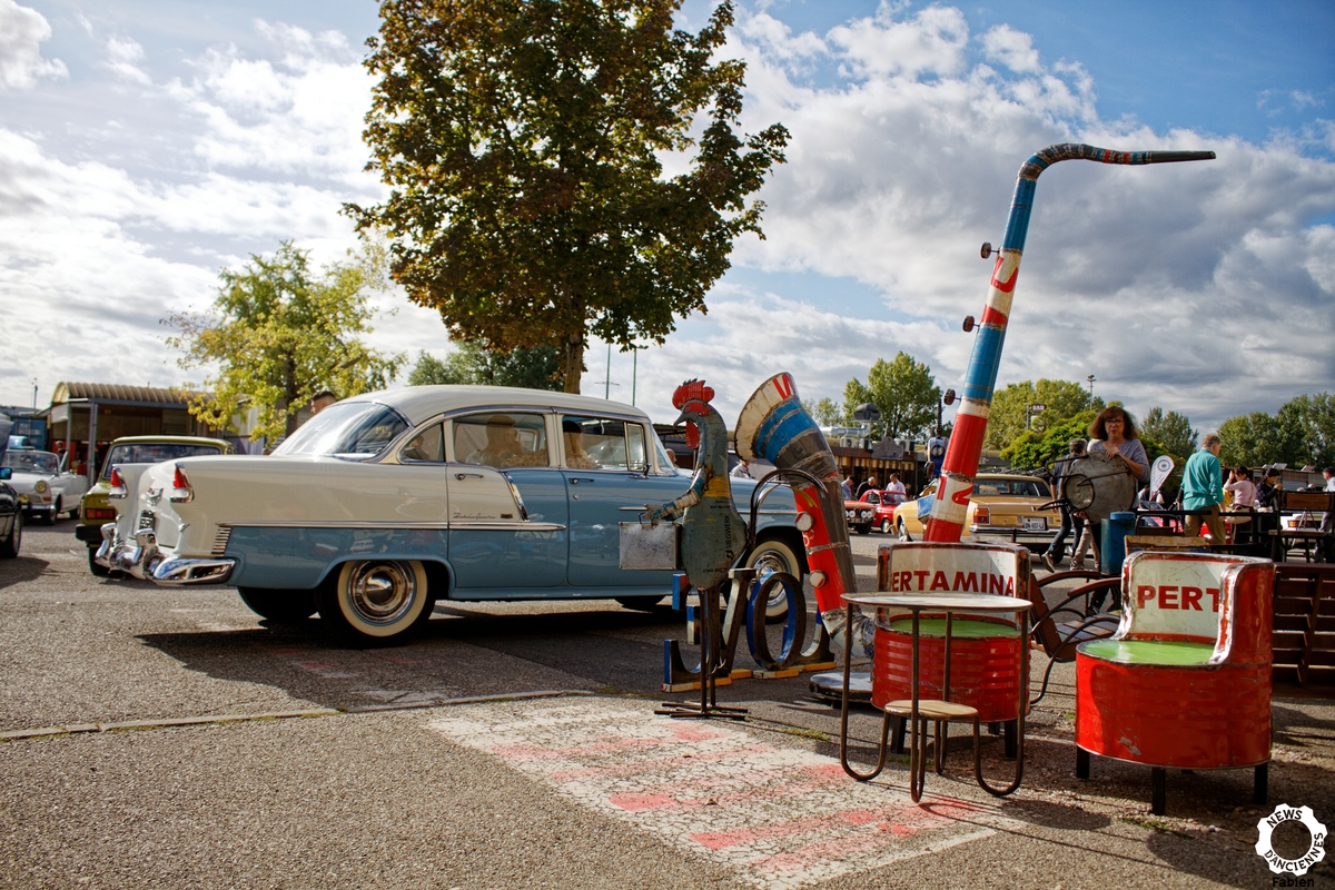 Classic Car Festival #2 aux Puces de Villeurbanne, il y avait du monde pour chiner en ancienne