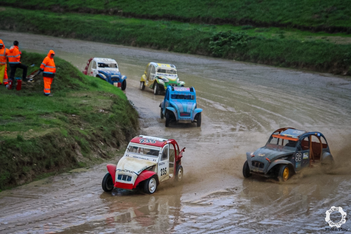 Sous la pluie à la finale du 2CV Cross 2019