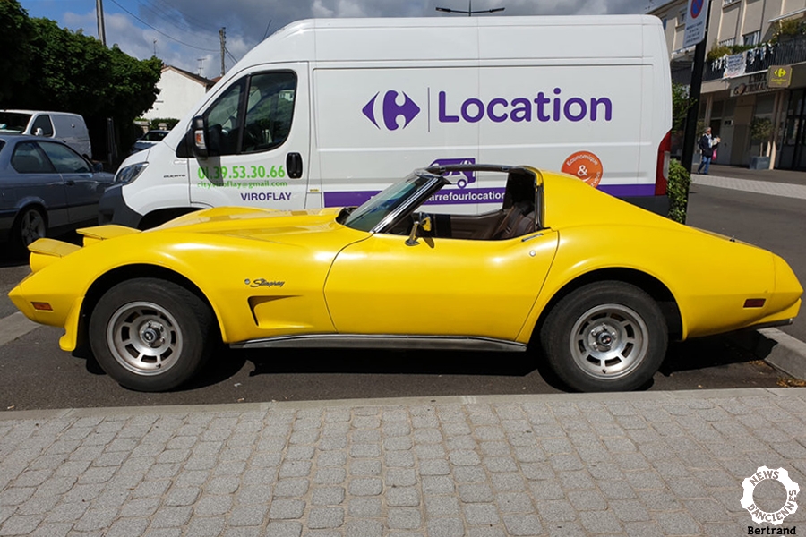 Vue dans la rue, une Chevrolet C3 bouton-d’or !