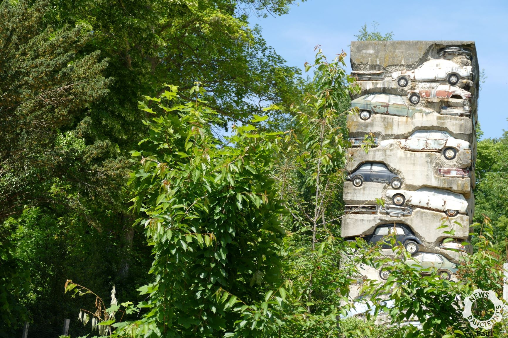 Long Term Parking : le monolithe d&rsquo;Arman