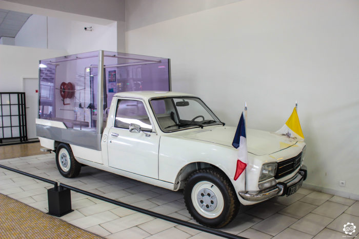 Peugeot 504 Pick Up Papamobile- Peugeot 504