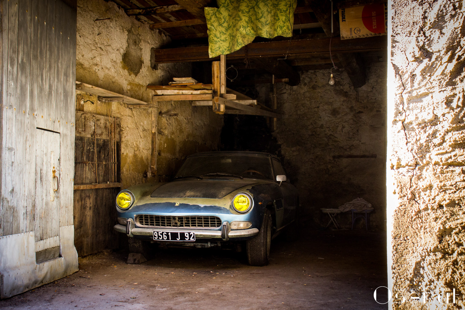 Une magnifique Ferrari 330 GT 2+2 sortie de grange par Osenat