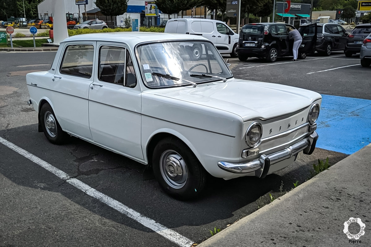 Une belle Simca 1000 dans la rue