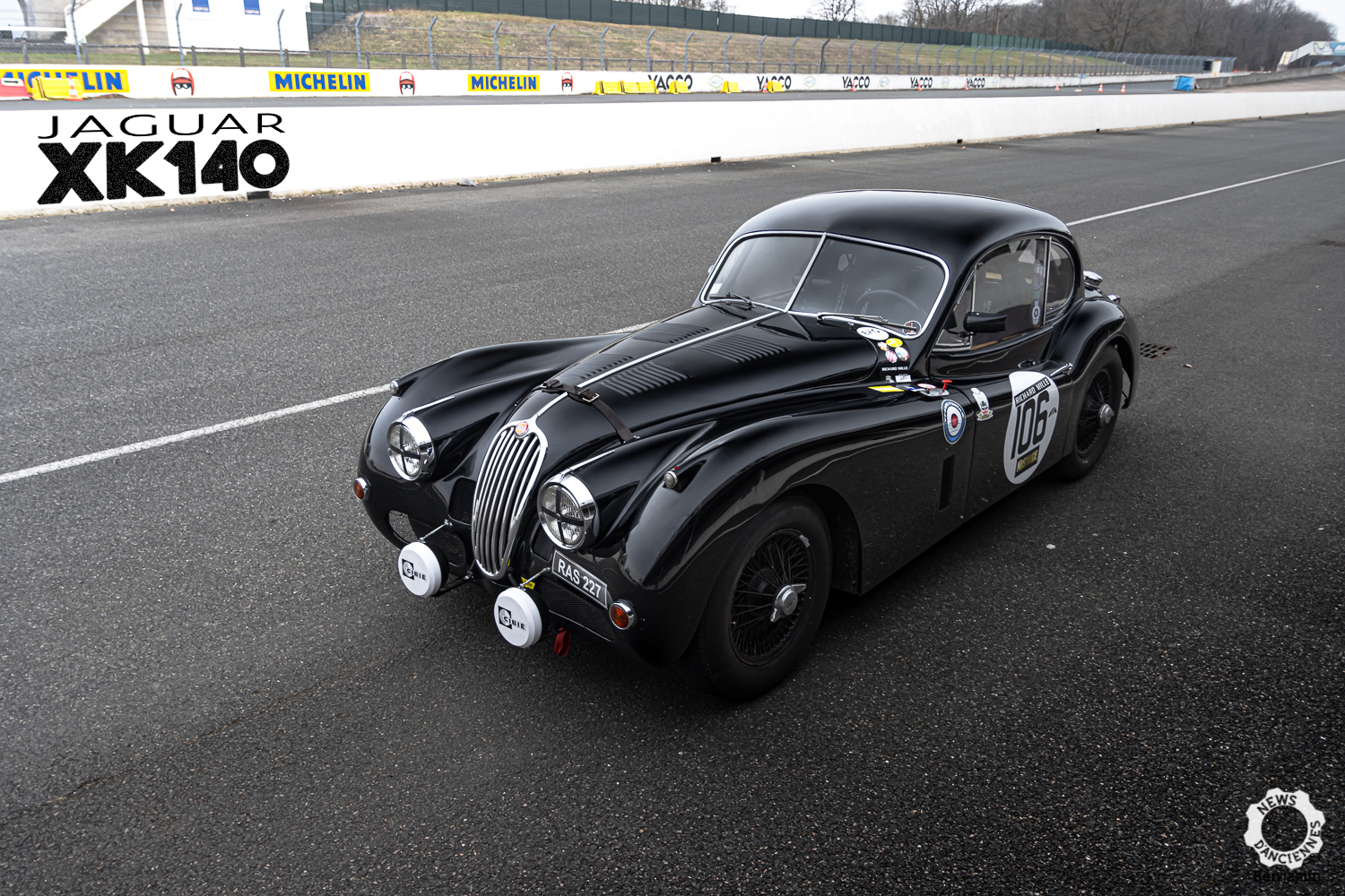 Au volant d&rsquo;une Jaguar XK140 de course, un félin pour les hunaudières