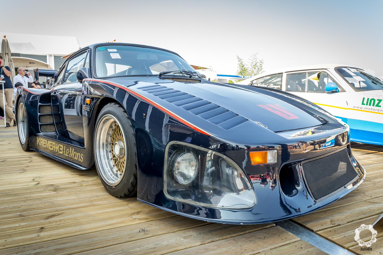Les Porsche 935 ont aussi arraché du bitume sur la route !