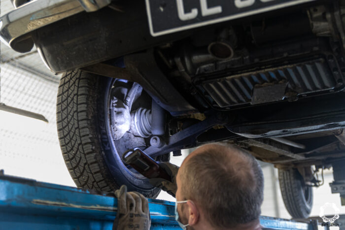 Une voiture de collection au contrôle technique