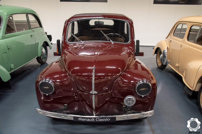 Renault 4CV 197- Renault 4CV