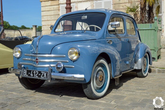 Renault 4CV 23- Hino 4CV