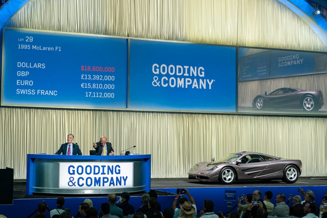Pebble Beach Auctions, beaux résultats pour Gooding & Co derrière une belle locomotive