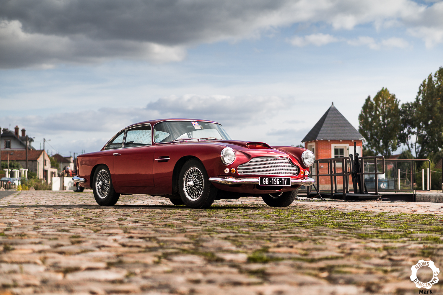 Essai d&rsquo;une Aston Martin DB4, beauté complète
