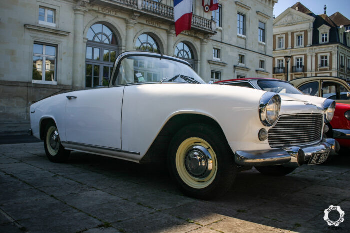 ChatelleraultJuin21 87- Simca Aronde Plein Ciel