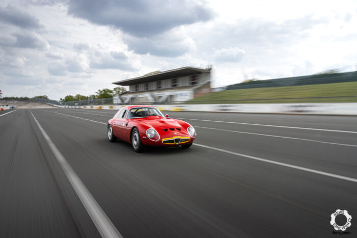 Alfa Romeo Giulia TZ par News dAnciennes Travelling 1 44- Alfa Romeo Tipo 33