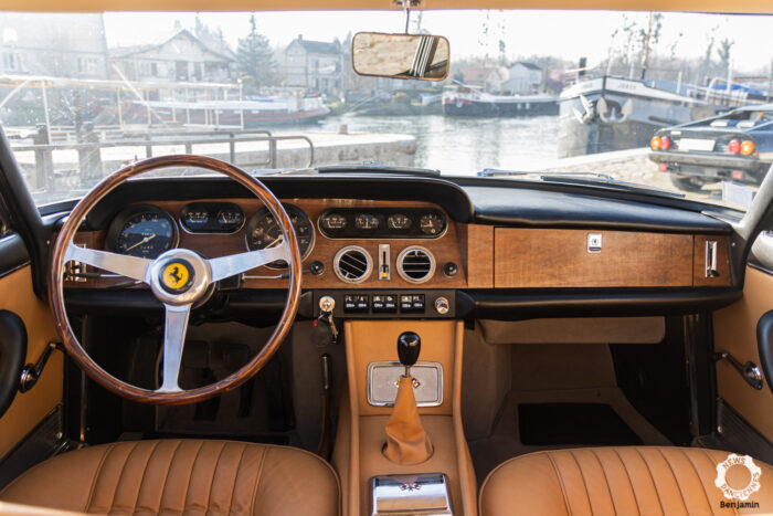 Ferrari 330 GT 22 par News dAnciennes Statique 21- Ferrari 330 GT 2+2