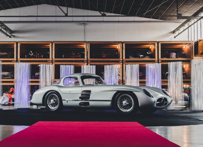 Mercedes Benz SLR Ulhenhaut Kidston 1 1-