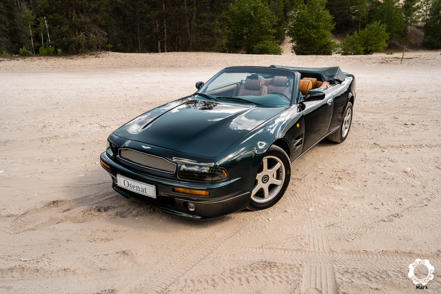 Au volant d&rsquo;une Aston Martin V8 Volante, muscle et raffinement cheveux au vent
