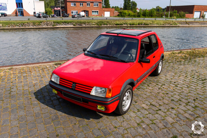 Peugeot 205 GTI 1.9 par News dAnciennes m 2- Peugeot 205 GTI 1.9